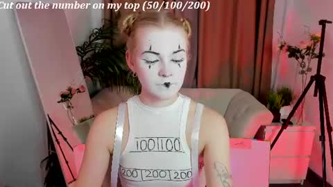 Snapshot of lil_cookie_monster chatting on August 2, 2026, 12:25 pm Erica online show from August 2, 2026, 12:25 pm