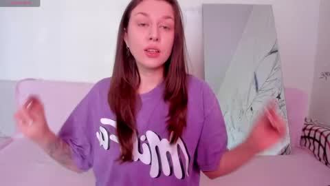 Snapshot of lil_foxy999 chatting on April 9, 2026, 4:23 am Alisa online show from April 9, 2026, 4:23 am