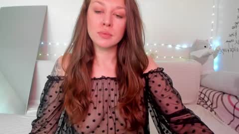 Snapshot of lil_foxy999 chatting on June 25, 2026, 5:23 am Alisa online show from June 25, 2026, 5:23 am