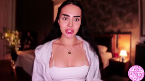 Snapshot of lil_gabbyg chatting on December 15, 2024, 7:57 am Gabriela online show from December 15, 2024, 7:57 am