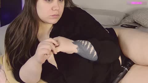 Snapshot of lil_nessa chatting on February 18, 2025, 8:38 am Nessa Greyrat if u like me tip 25 tk and put online show from February 18, 2025, 8:38 am