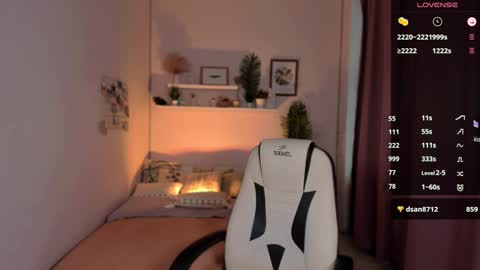 Snapshot of lil_stephanie chatting on December 14, 2024, 10:24 am YOUR LIL STEPHANIE online show from December 14, 2024, 10:24 am