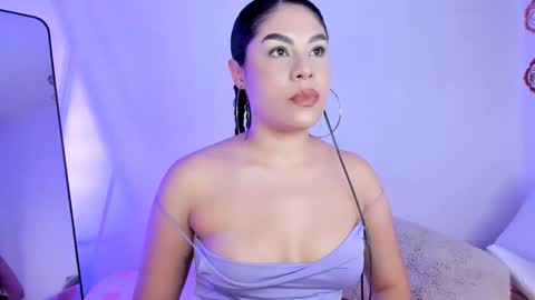 Lola online show from November 8, 2025, 2:01 am