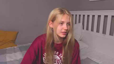 Snapshot of lil_tasty33 chatting on September 22, 2025, 10:06 am Emma online show from September 22, 2025, 10:06 am