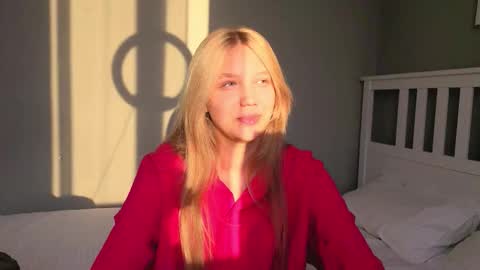 Snapshot of lil_tasty33 chatting on October 22, 2025, 9:53 am Emma online show from October 22, 2025, 9:53 am