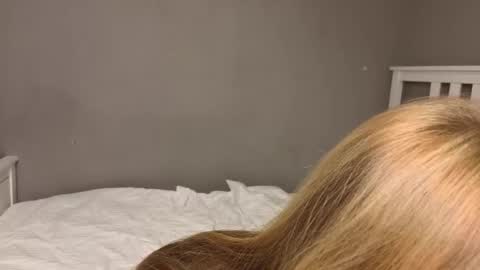 Snapshot of lil_tasty33 chatting on October 24, 2025, 10:11 am Emma online show from October 24, 2025, 10:11 am