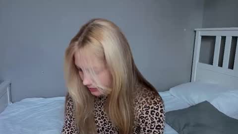 Snapshot of lil_tasty33 chatting on November 1, 2025, 8:05 am Emma online show from November 1, 2025, 8:05 am