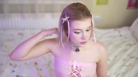 Snapshot of lil_tweety chatting on November 15, 2025, 7:43 pm Rina online show from November 15, 2025, 7:43 pm