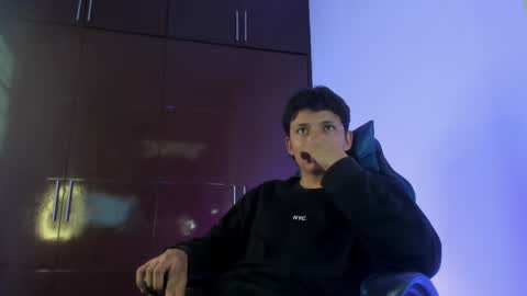 Snapshot of lil_yei66 chatting on April 6, 2026, 9:05 pm Lil Yei online show from April 6, 2026, 9:05 pm