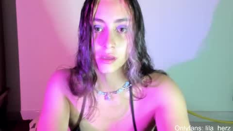 Snapshot of lila_herz chatting on March 12, 2025, 2:30 am Ren online show from March 12, 2025, 2:30 am