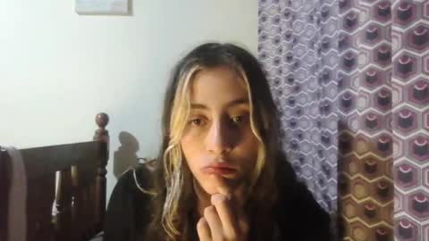 Snapshot of lila_herz chatting on April 19, 2026, 3:50 am Ren online show from April 19, 2026, 3:50 am