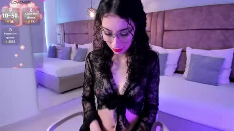Snapshot of lilah_winter chatting on March 6, 2025, 5:54 pm Lilah online show from March 6, 2025, 5:54 pm