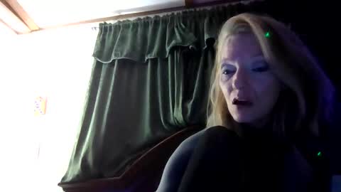 lilbit4u online show from December 16, 2024, 4:02 am