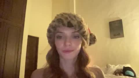 Snapshot of lilbitali chatting on December 16, 2025, 8:52 am Aligator online show from December 16, 2025, 8:52 am