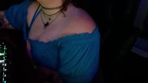 Snapshot of lilbunbabyviolet chatting on June 9, 2026, 6:25 am violet online show from June 9, 2026, 6:25 am