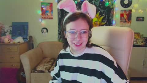 Snapshot of lileyfoxxx chatting on January 4, 2025, 12:05 am Lil online show from January 4, 2025, 12:05 am