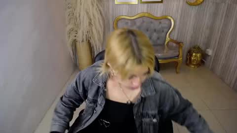 Snapshot of lili_conor_s chatting on February 25, 2025, 3:20 am Lili online show from February 25, 2025, 3:20 am