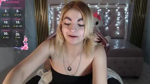 Snapshot of lili_conor_s chatting on October 2, 2025, 4:19 am Lili online show from October 2, 2025, 4:19 am