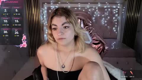 Snapshot of lili_conor_s chatting on November 6, 2025, 3:51 am Lili online show from November 6, 2025, 3:51 am