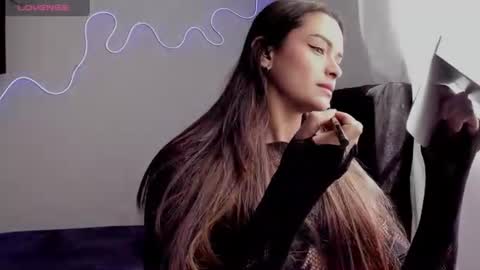 lili_evanss online show from June 20, 2026, 3:37 pm