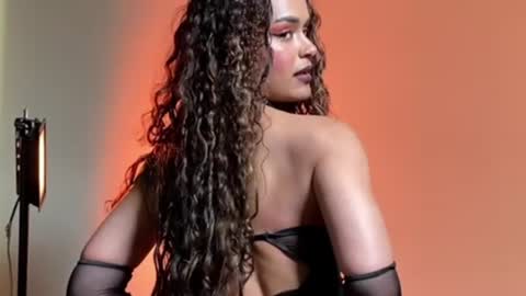 lili_evanss online show from June 24, 2026, 3:22 pm