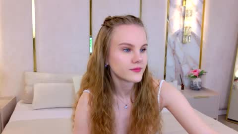 Snapshot of lili_lohan chatting on June 5, 2026, 5:36 am lili_lohan online show from June 5, 2026, 5:36 am