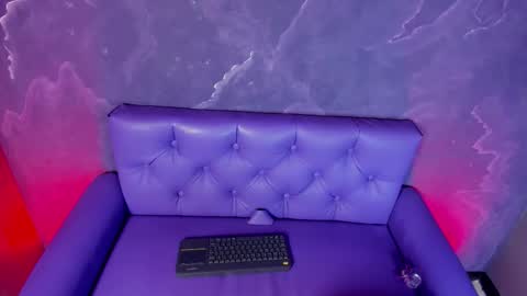 Lili  online show from September 27, 2025, 7:19 pm