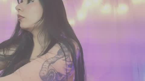 Snapshot of lili_tay chatting on October 15, 2025, 8:20 pm Lili online show from October 15, 2025, 8:20 pm