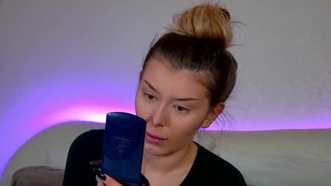 Mia online show from March 10, 2025, 6:38 am