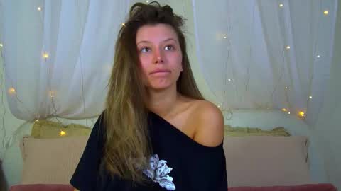 Mia online show from March 16, 2026, 6:17 am