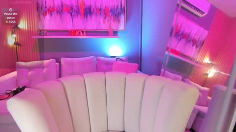 holis soy lily chang no olvides el pulgar arriba es muy importante para mi 3 independent model online show from February 3, 2026, 8:03 pm