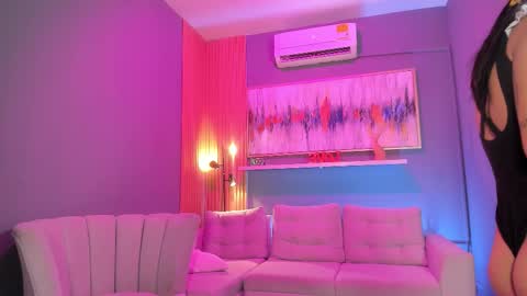 holis soy lily chang no olvides el pulgar arriba es muy importante para mi 3 independent model online show from March 3, 2026, 8:04 pm