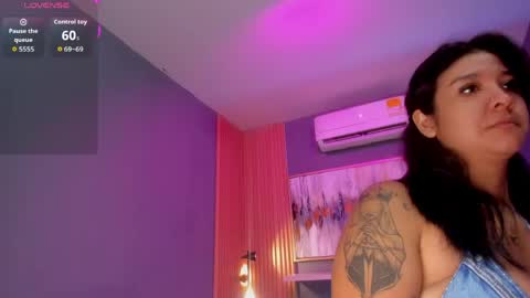 Snapshot of lilian_vergara chatting on June 1, 2026, 6:09 pm holis soy lily chang no olvides el pulgar arriba es muy importante para mi 3 independent model online show from June 1, 2026, 6:09 pm
