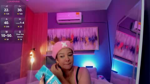 Snapshot of lilian_vergara chatting on June 4, 2026, 6:58 pm holis soy lily chang no olvides el pulgar arriba es muy importante para mi 3 independent model online show from June 4, 2026, 6:58 pm