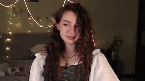 Lilu online show from October 31, 2025, 10:44 pm