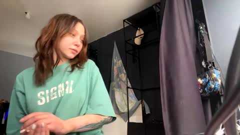 Snapshot of lilies_and_minipoots chatting on January 15, 2025, 11:10 am Sonechka online show from January 15, 2025, 11:10 am