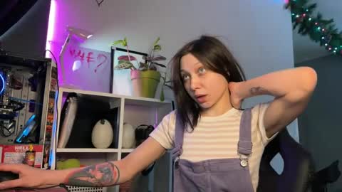 Snapshot of lilies_and_minipoots chatting on January 28, 2025, 7:22 am Sonechka online show from January 28, 2025, 7:22 am