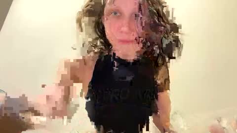 Snapshot of lilies_and_minipoots chatting on February 8, 2025, 10:07 am Sonechka online show from February 8, 2025, 10:07 am