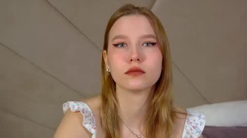 LiliLinn online show from June 19, 2026, 4:50 am