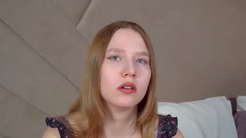 LiliLinn online show from July 18, 2026, 4:49 am