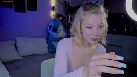 lililok101 online show from June 30, 2026, 1:39 am