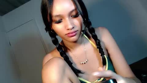 Chloe online show from February 19, 2026, 12:45 pm