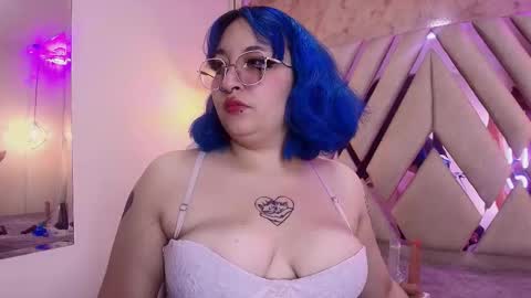 Snapshot of lilith_curvy chatting on October 19, 2025, 7:14 pm online show from October 19, 2025, 7:14 pm