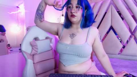 Snapshot of lilith_curvy chatting on October 25, 2025, 8:14 pm online show from October 25, 2025, 8:14 pm