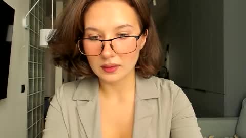 Snapshot of lilith_lutherlow chatting on November 4, 2025, 10:47 am lilith online show from November 4, 2025, 10:47 am