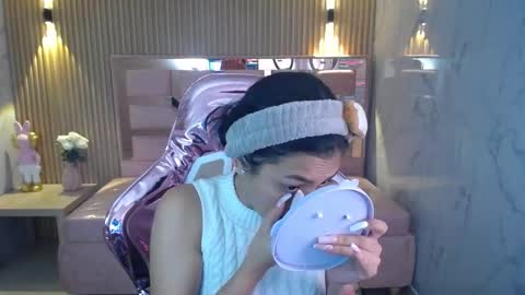 Snapshot of lilith_petit_sub chatting on February 15, 2025, 12:54 pm Lilith online show from February 15, 2025, 12:54 pm