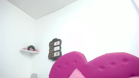 Lilith Smith online show from February 8, 2025, 6:54 am