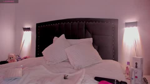 Snapshot of lilith_thompson chatting on October 15, 2025, 2:44 am lilith_thompson online show from October 15, 2025, 2:44 am