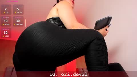 Snapshot of lilith_velvet chatting on July 29, 2026, 1:53 pm Lilith online show from July 29, 2026, 1:53 pm