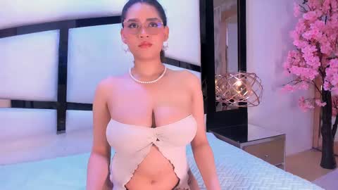    online show from September 23, 2025, 1:25 pm